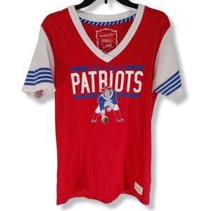 New England Patriots T Shirt Womens Size Large Red Vintage Style Logo V Neck Tee